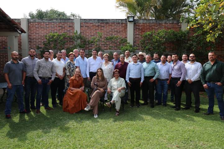 Se reúne Alfonso Martínez Alcázar con productores y porcicultores del Bajío