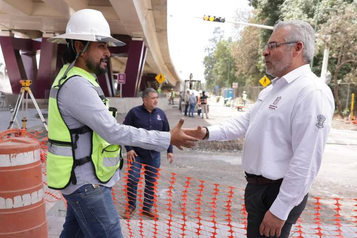¡En su recta final! Supervisa Bedolla últimos detalles del puente La Hielera, en Uruapan