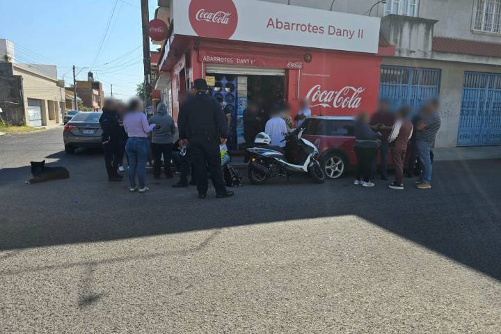 Choque entre auto y moto deja un adolescente herido en la Jardines de Guadalupe
