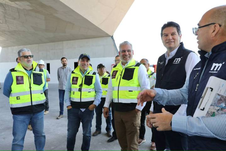 Bedolla revisa etapa final del rescate del Complejo Bicentenario