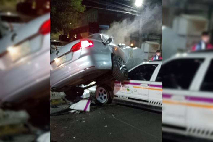 Aparatoso choque deja una persona lesionada, sobre la Calzada Benito Juárez de Uruapan