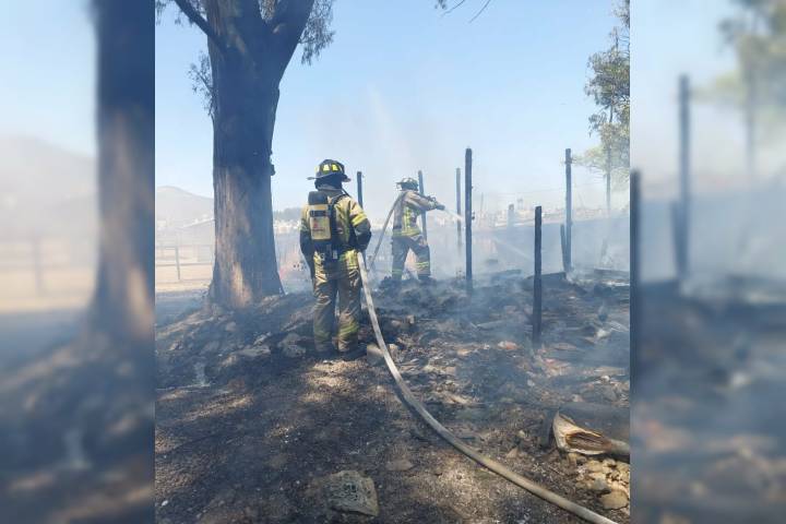Arde vivienda de madera en la colonia irregular El Polvorín, al poniente de Morelia