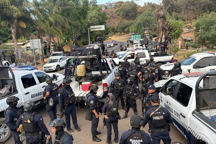 Delincuentes atacan a policías en Carapan; hay dos oficiales lesionados