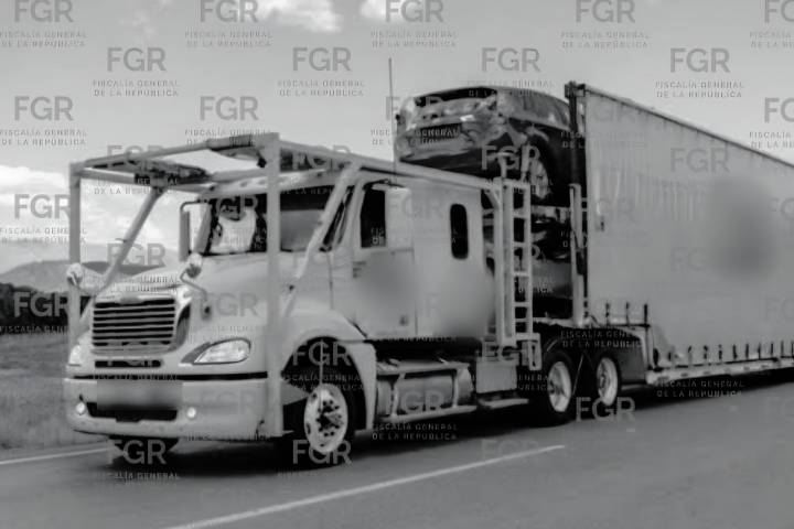 A mano armada roban vehículos nuevos de camiones nodrizas, en Copándaro