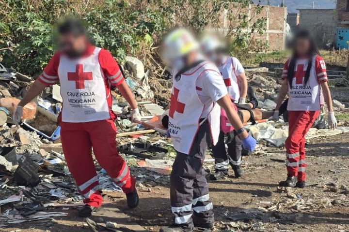Localizan a hombre brutalmente golpeado y maniatado en baldío de Zamora
