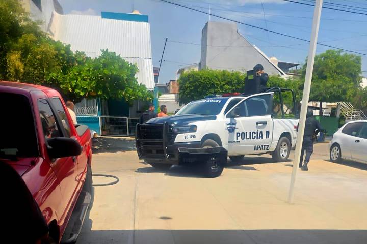 Explosión de tanque de gas deja a trabajador lesionado en Apatzingán