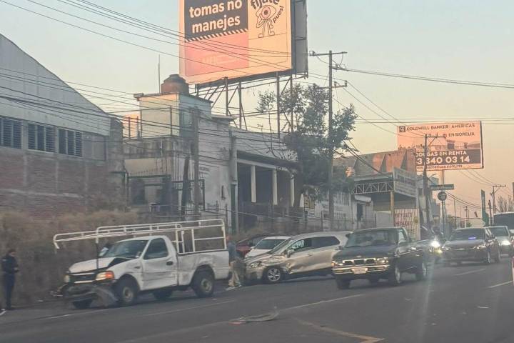Se registra choque vehicular múltiple en la Av. Madero Oriente de Morelia