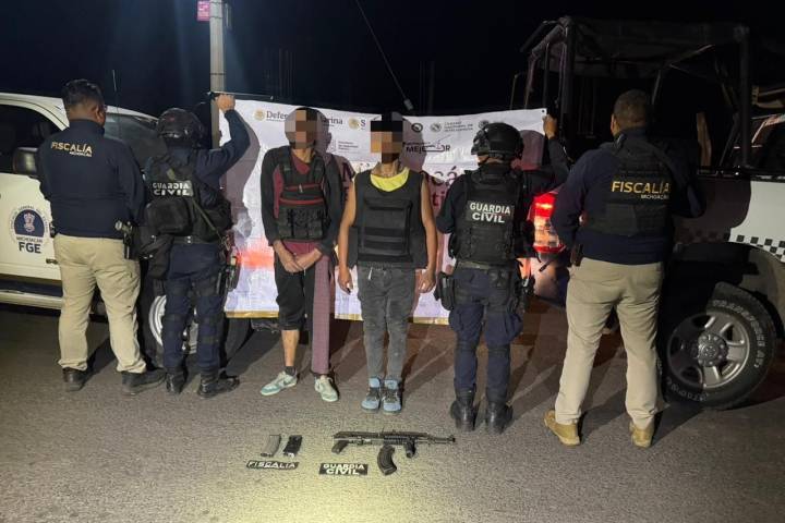 Tras enfrentamiento, detiene Guardia Civil a 2 hombres armados en Cuitzeo