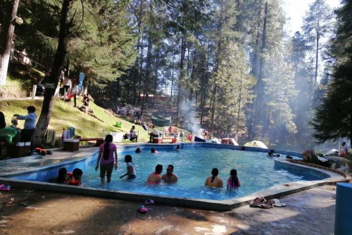 Michoacán invita a refrescarse en sus más de 400 balnearios y playas