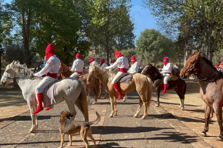 Los Espías a caballo, una tradición que se mantiene viva en Tzintzuntzan