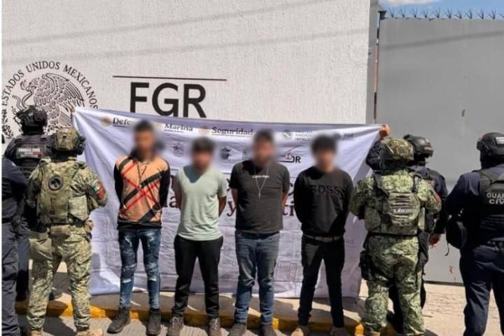 SSP y Defensa aseguran a 4 hombres con 150 dosis de metanfetamina en Cojumatlán