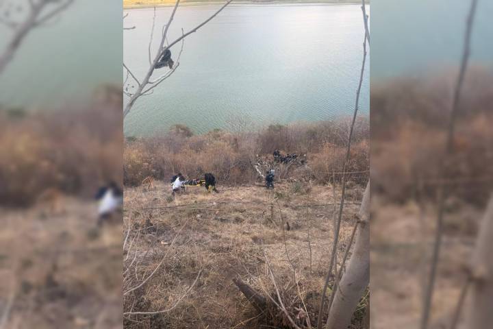 Camioneta se va a un barranco en Zitácuaro; hay un muerto y 8 lesionados