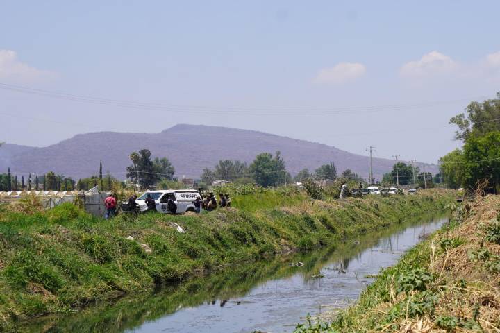 Hallan cadáver en canal de aguas negras de Zamora