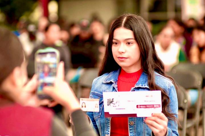 Beca Benito Juárez beneficia a más de 400 estudiantes de Preparatoria Abierta