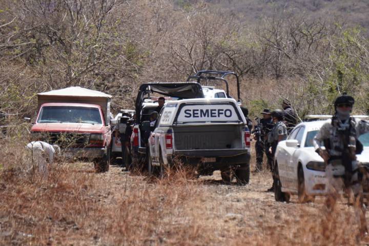 Localizan cadáver putrefacto de una mujer en predio cerril de Zamora