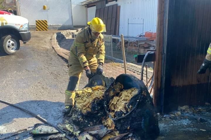 Arde área de residuos de una fábrica de tostadas y frituras al norte de Morelia