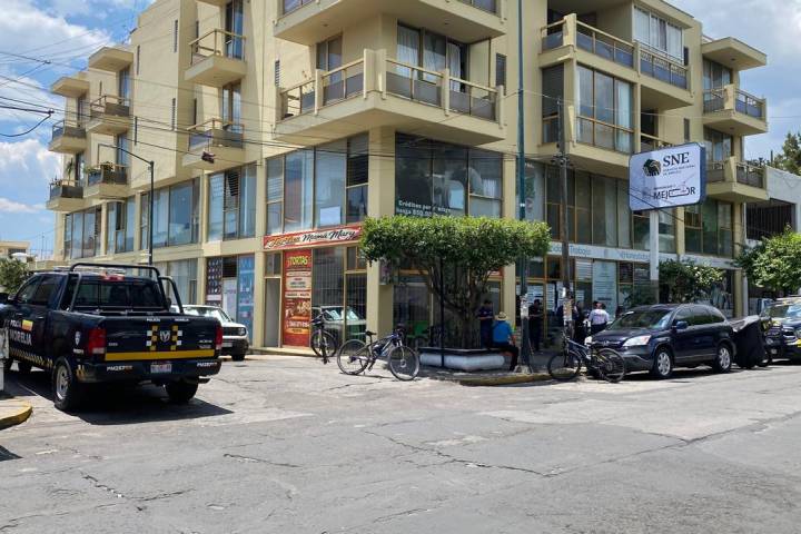 Delincuentes golpean y asaltan a gerente de empresa refresquera en Morelia
