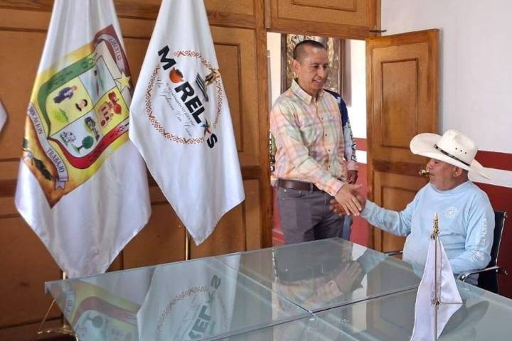 En reunión con habitantes de La Puerta del Desmonte, Julio César Conejo entrega 52 medidores de agua potable