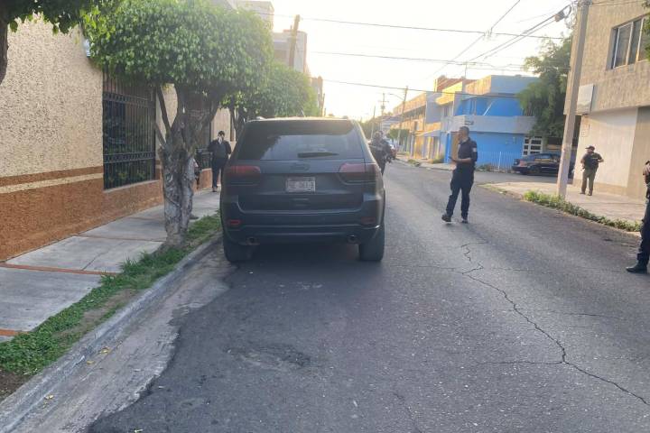 Asegura Fiscalía Anticorrupción vehículo del Ayuntamiento de Tangamandapio con reporte de robo