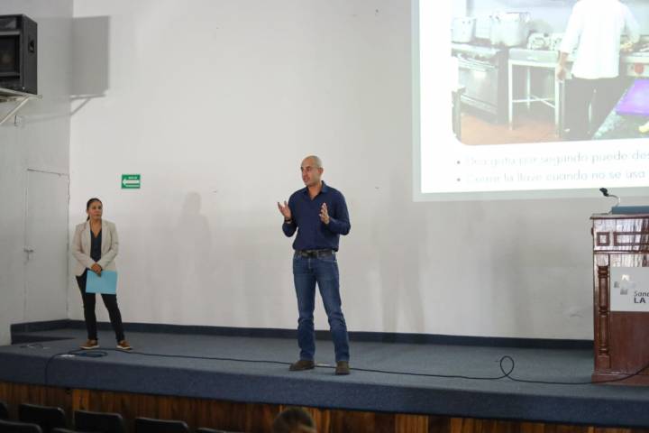 El uso responsable del agua en el área de la salud es vital: Adolfo Torres