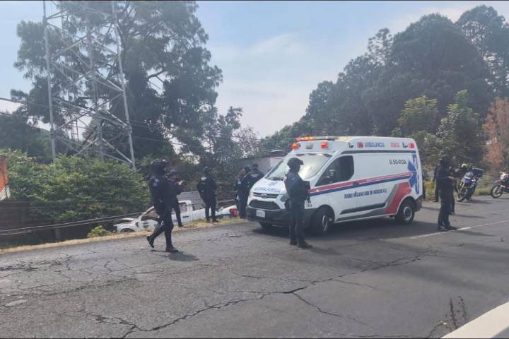 Vuelca patrulla de Guardia Civil durante operativo rumbo a Paracho; un muerto y 6 heridos
