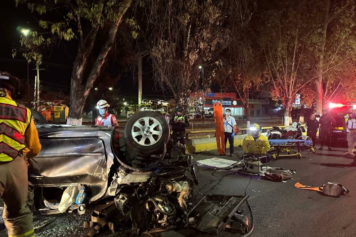 Vuelca auto en el Libramiento Norte de Morelia; hay un herido