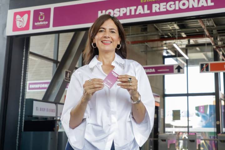 Teleférico fortalece a todo el sistema educativo: Gabriela Molina