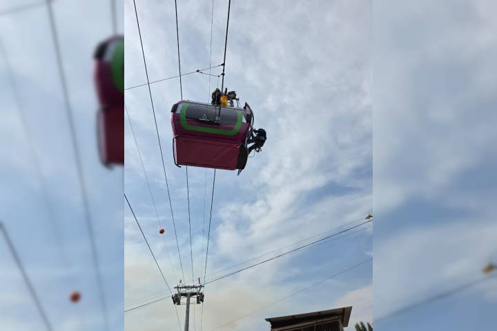 Paramédicos michoacanos se certifican en rescate especializado en teleféricos