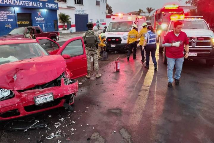 Choque entre dos vehículos deja cuatro heridos en la Morelia-Pátzcuaro