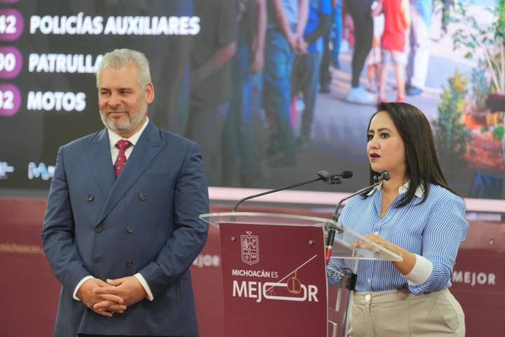 Reporta Gladyz Butanda entrega de 53 mil tarjetas gratuitas del teleférico