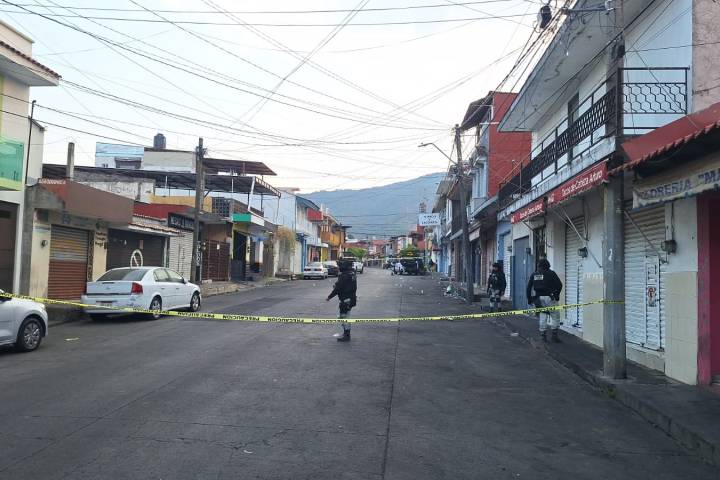 Balean a dos masculinos en la colonia Ramón Farías de Uruapan