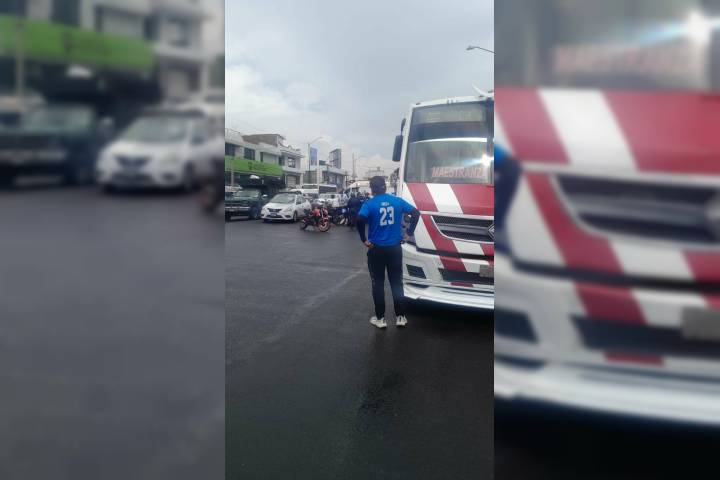 Motorepartidora queda herida tras ser impactada por camión en la Madero Poniente
