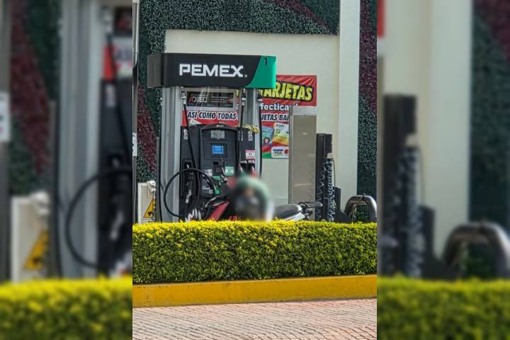 Motociclista es ultimado a balazos, mientras se encontraba cargando gasolina