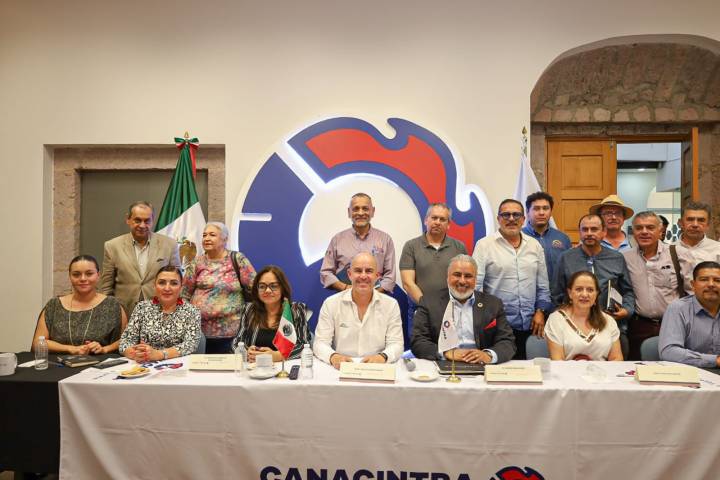 Adolfo Torres establece ruta conjunta de trabajo con Canacintra Morelia