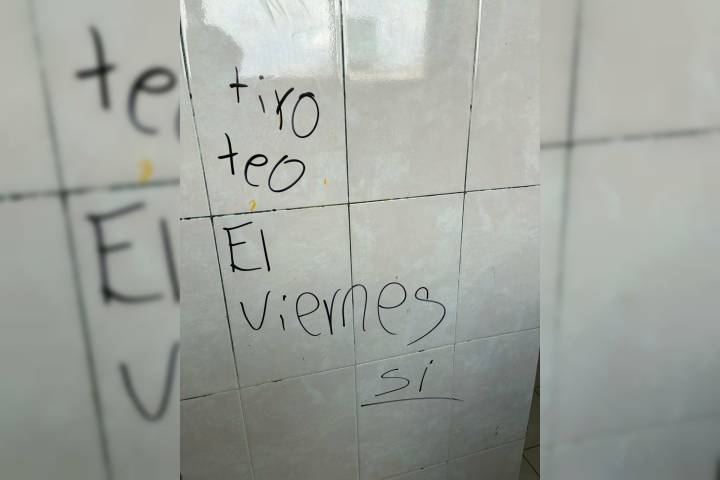 Mensajes de tiroteo escritos en baños de escuela secundaria de Tarímbaro causan alarma