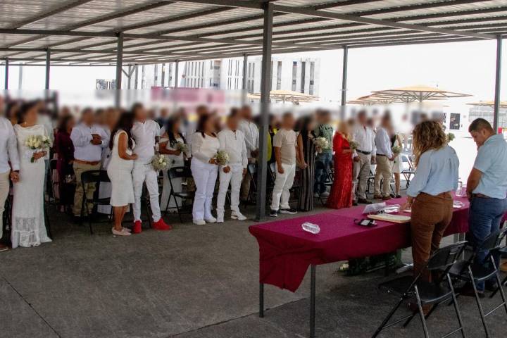 Inicia campaña de regularización civil en penales: 15 parejas formalizan su unión