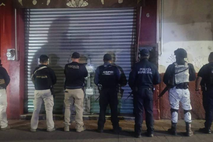 "Revientan" narcotienda en pleno Centro de Uruapan; hay un detenido