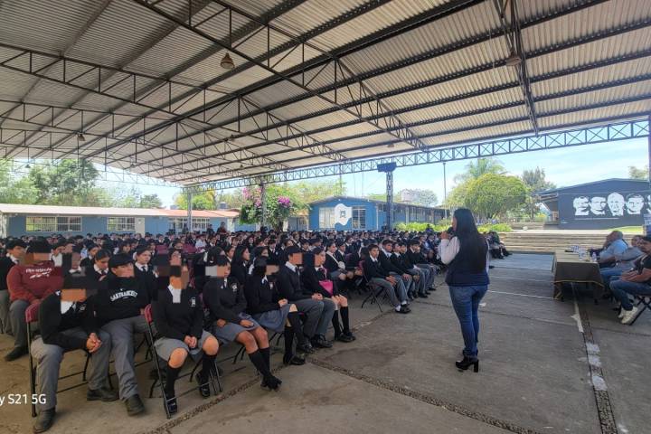 FGE fortalece la prevención de la violencia en adolescentes con actividades informativas en Tingüindín
