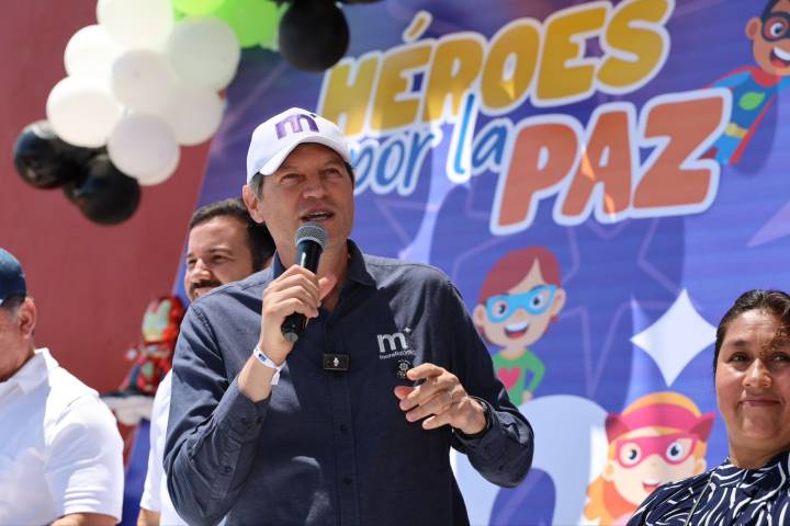 Lleva Alfonso Martínez alegría a niñas y niños de Teremendo con el Festival de la Niñez "Héroes por la Paz"