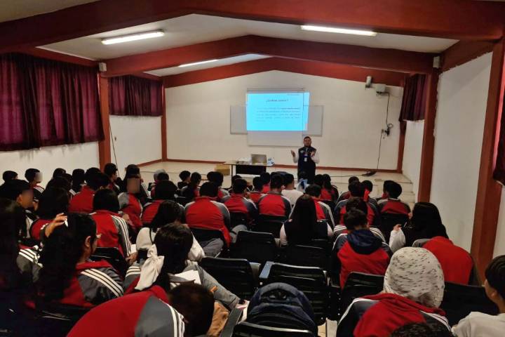 Impulsa Fiscal Carlos Torres Piña acciones de prevención digital con pláticas de ciberseguridad en Morelia