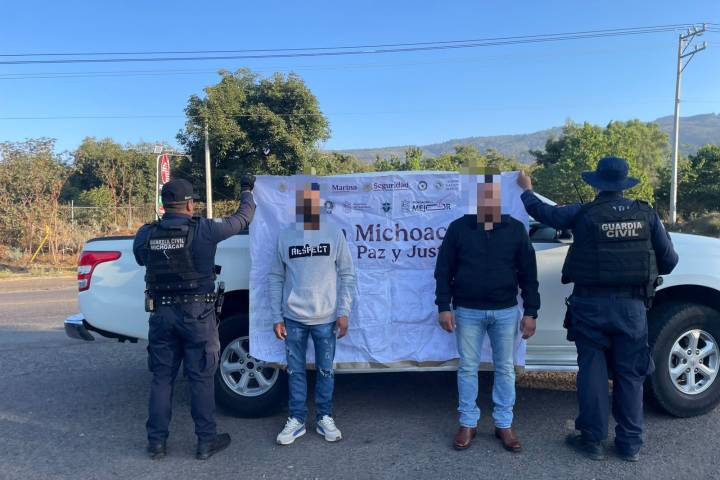 Detiene Guardia Civil a dos uruapenses en una camioneta involucrada en hechos delictivos