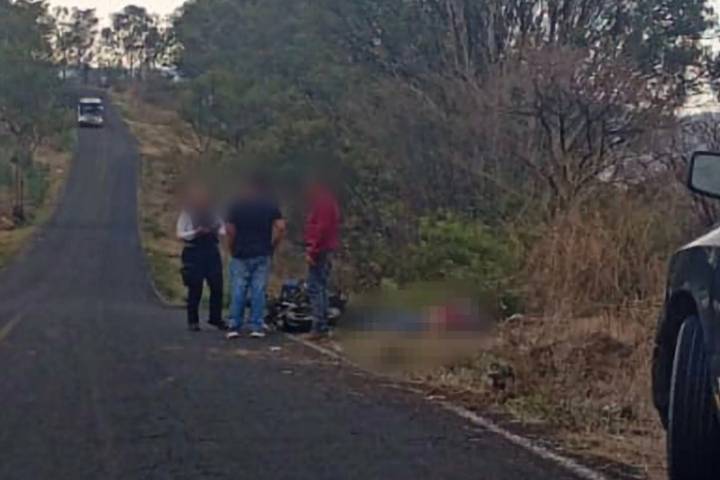 Motociclista sufre mortal accidente en la Morelia-Chiquimitío; ya está identificado