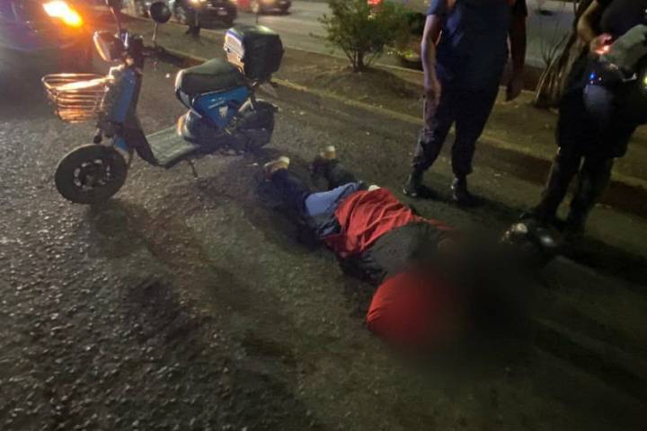 Derrapa motociclista al poniente de Morelia y chocan dos autos en el Centro Histórico