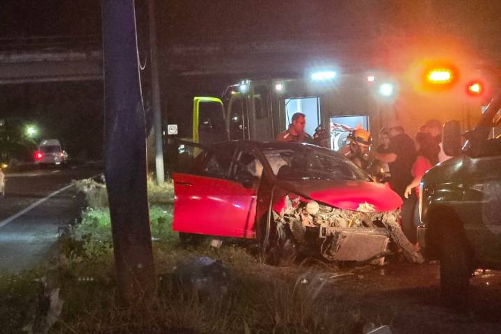 Choque volcadura de auto deja un herido cerca del Estadio Morelos