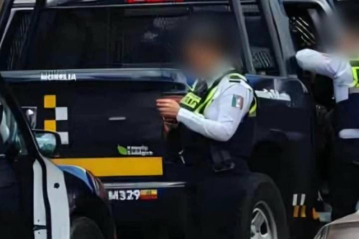 Delincuentes asaltan a cuentahabiente tras salir de sucursal bancaria, en Morelia