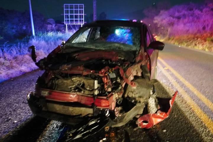 Hombre muere al chocar por alcance su camioneta en el Libramiento Sur de Jacona