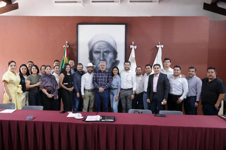 Bedolla y alcaldes del PRD trazan ruta para impulsar obras públicas en sus municipios