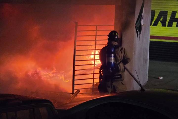Incendio consume bodega en colonia Las Fuentes de Zamora; no hubo personas lesionadas