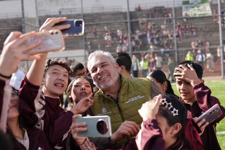 Disponibles 48 canchas de fútbol 7 para el Mundialito Escolar en Michoacán: Bedolla