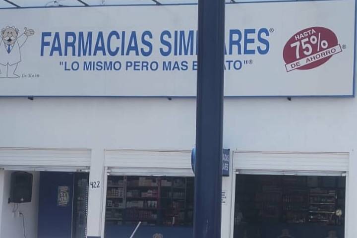 Delincuentes asaltan una farmacia Similares en la colonia Los Vergeles